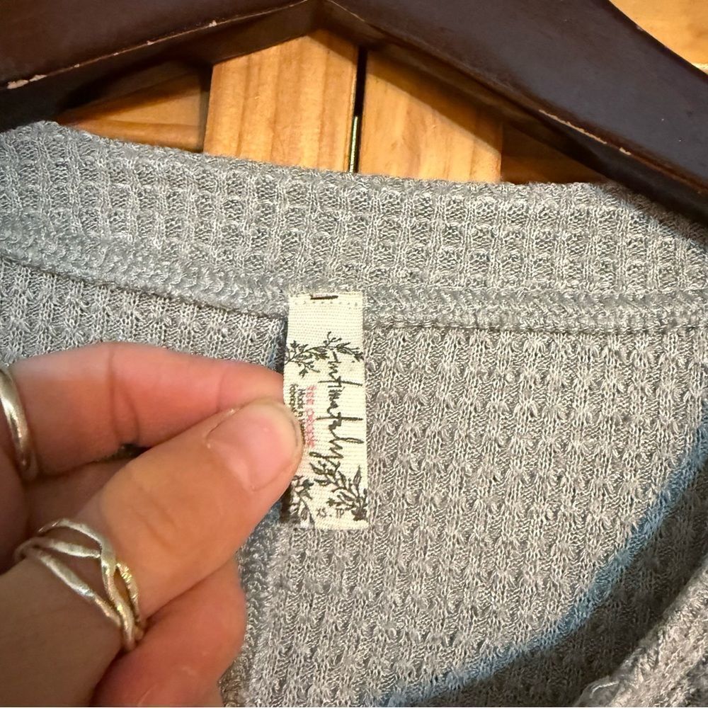 Free people  Light Gray Long Sleeve Top XS - Picture 3 of 5